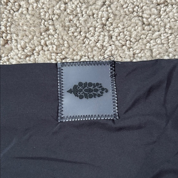 Free People Movement Care FP Run Like The Wind Logo Windbreaker Jacket XS NWOT - Picture 13 of 13